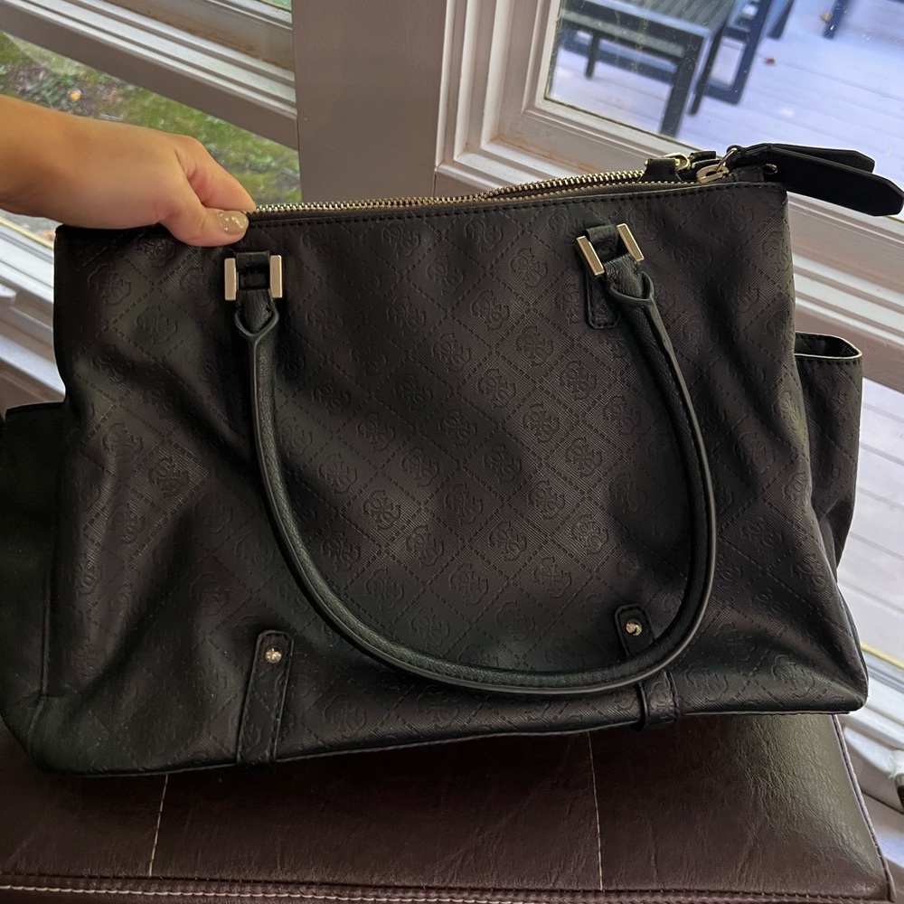 GUESS purse - Picture 2 of 3